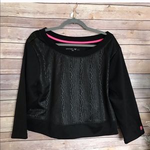 Livi Active • black shorter workout shirt sweater